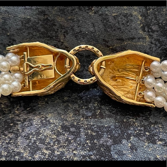 Genuine Pearl necklace with 18k lion heads clasp. Gorgeous! - Picture 15 of 17